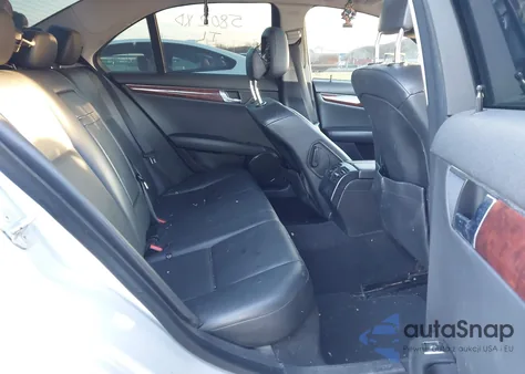 2011 Mercedes-Benz C 300 Luxury 4Matic z USA, uszkodzony, nr VIN WDDGF8BB5BR159546